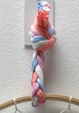 Cargar imagen en el visor de la galería, ATRAPASUEÑOS RAINBOW LIGHT COLOR